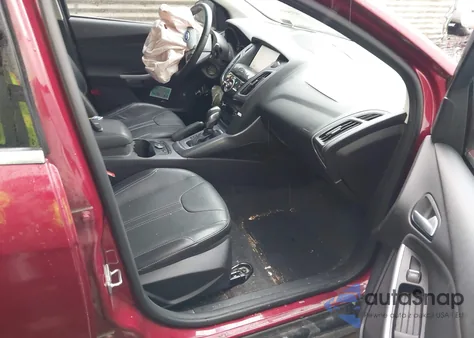 2014 Ford Focus Titanium z USA, uszkodzony, nr VIN 1FADP3J21EL309924